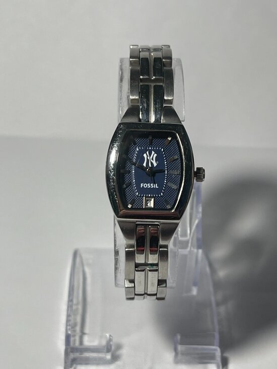 New York Yankees MLB Stainless-Steel Bracelet Watch by Fossil NEW main image 9
